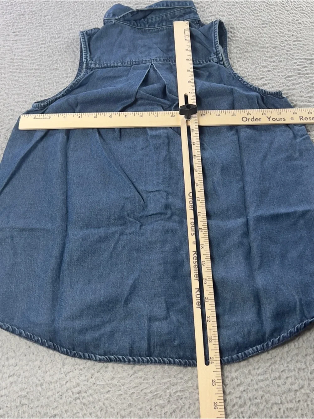 J McLaughlin Top Womens XS Blue Denim Button Linen Blend Sleeveless Preppy - Picture 6 of 6